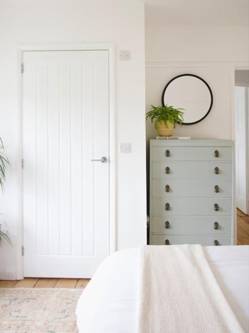 The Palm House Falmouth - Minutes From The Beach! Εξωτερικό φωτογραφία