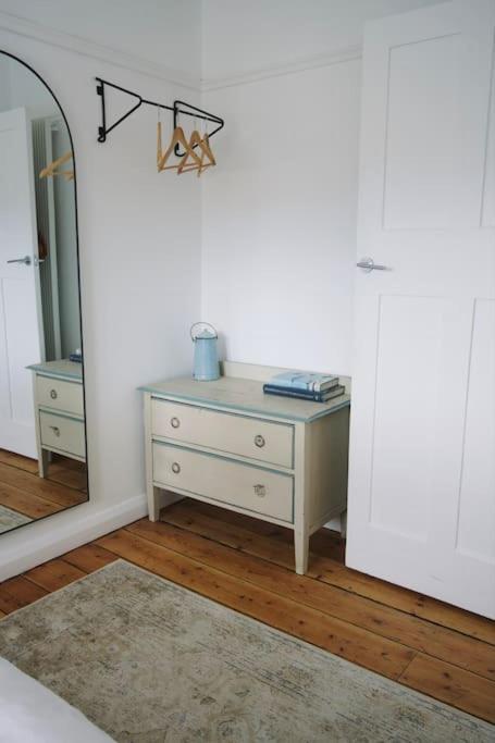 The Palm House Falmouth - Minutes From The Beach! Εξωτερικό φωτογραφία