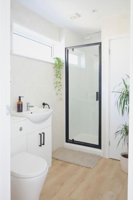 The Palm House Falmouth - Minutes From The Beach! Εξωτερικό φωτογραφία
